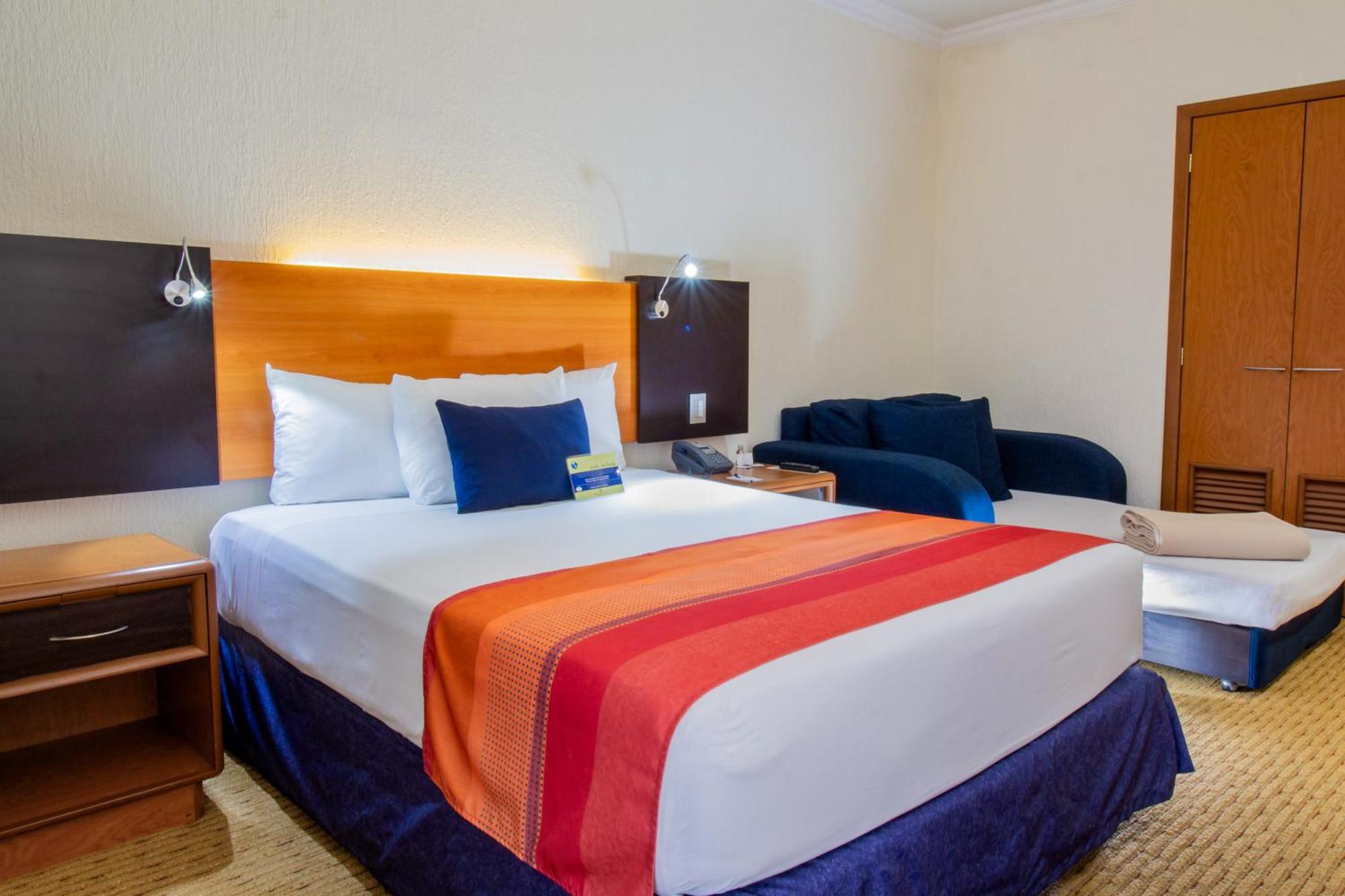 Hotel Guadalajara Plaza Expo Экстерьер фото
