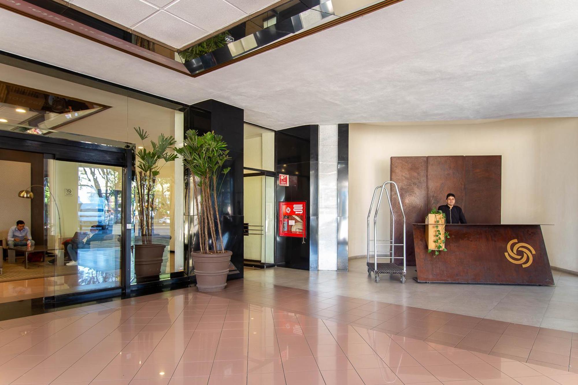 Hotel Guadalajara Plaza Expo Экстерьер фото