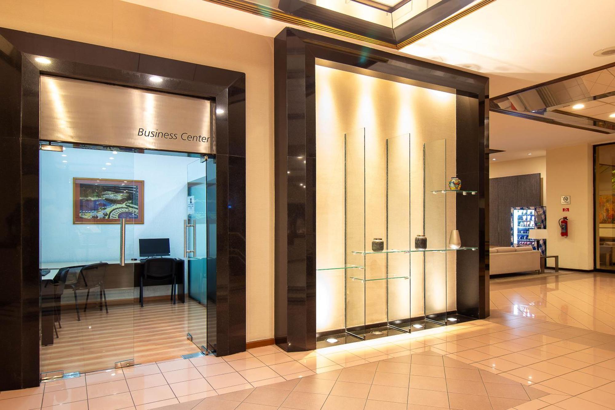 Hotel Guadalajara Plaza Expo Экстерьер фото
