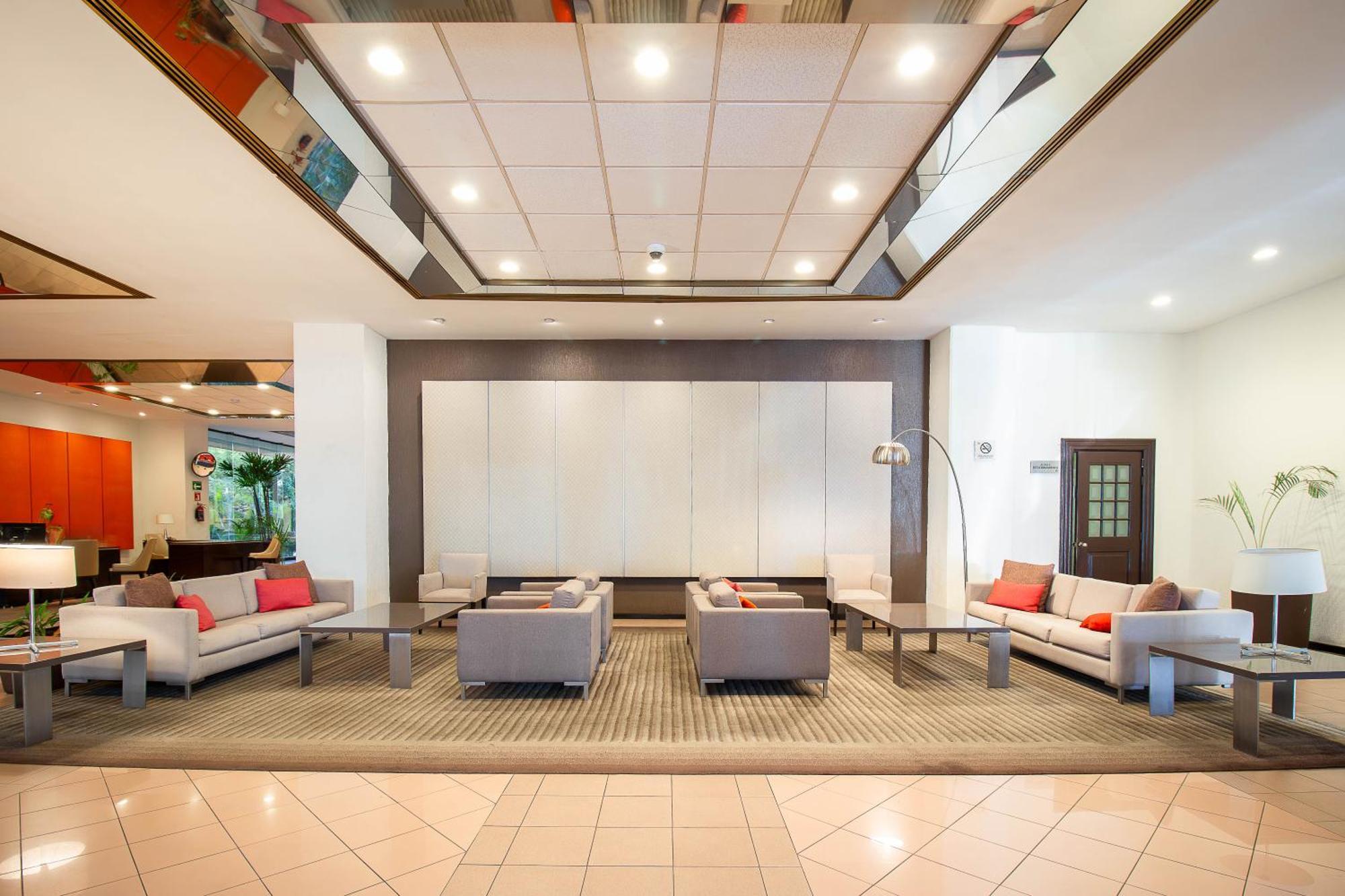 Hotel Guadalajara Plaza Expo Экстерьер фото
