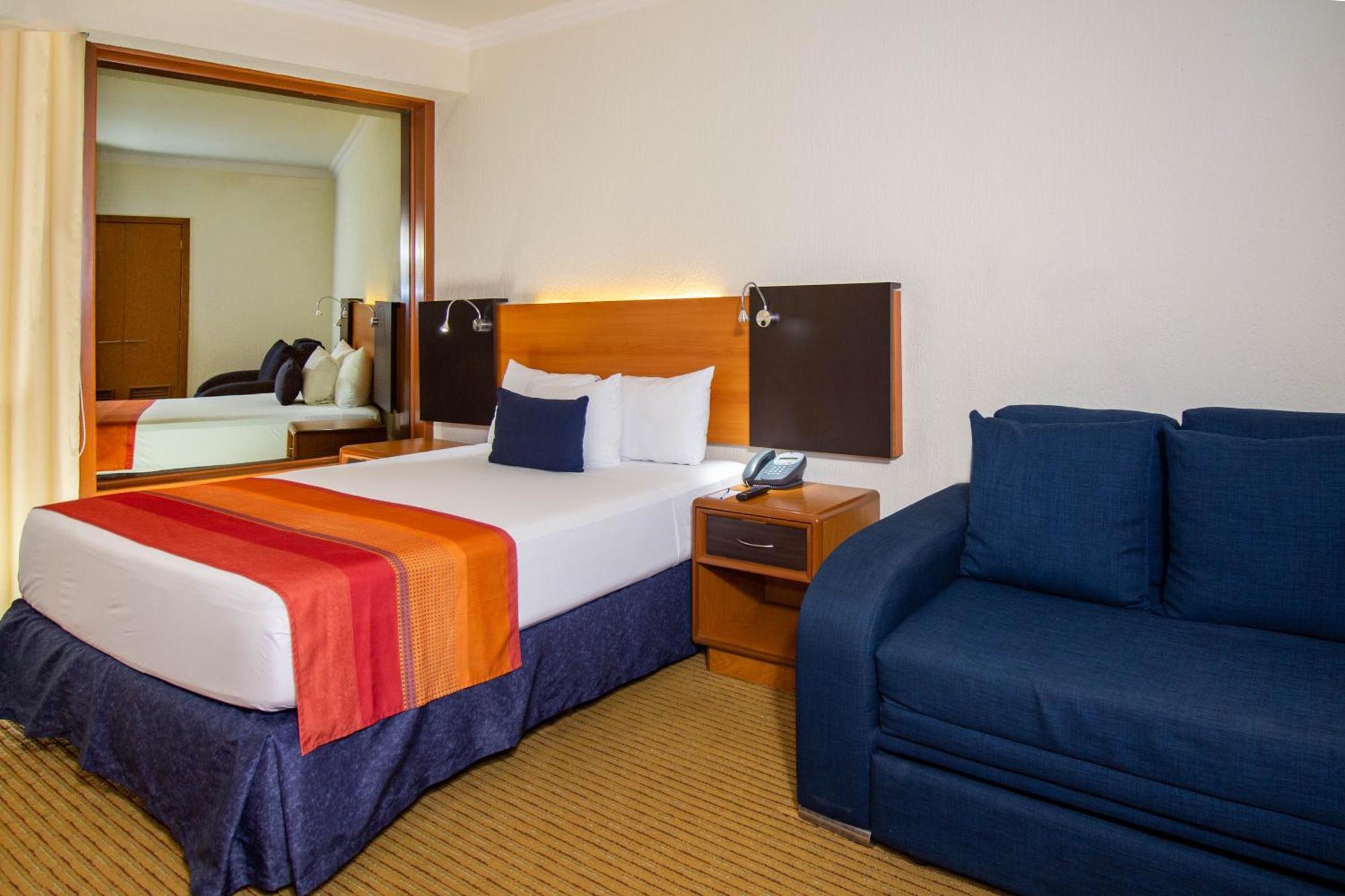 Hotel Guadalajara Plaza Expo Экстерьер фото