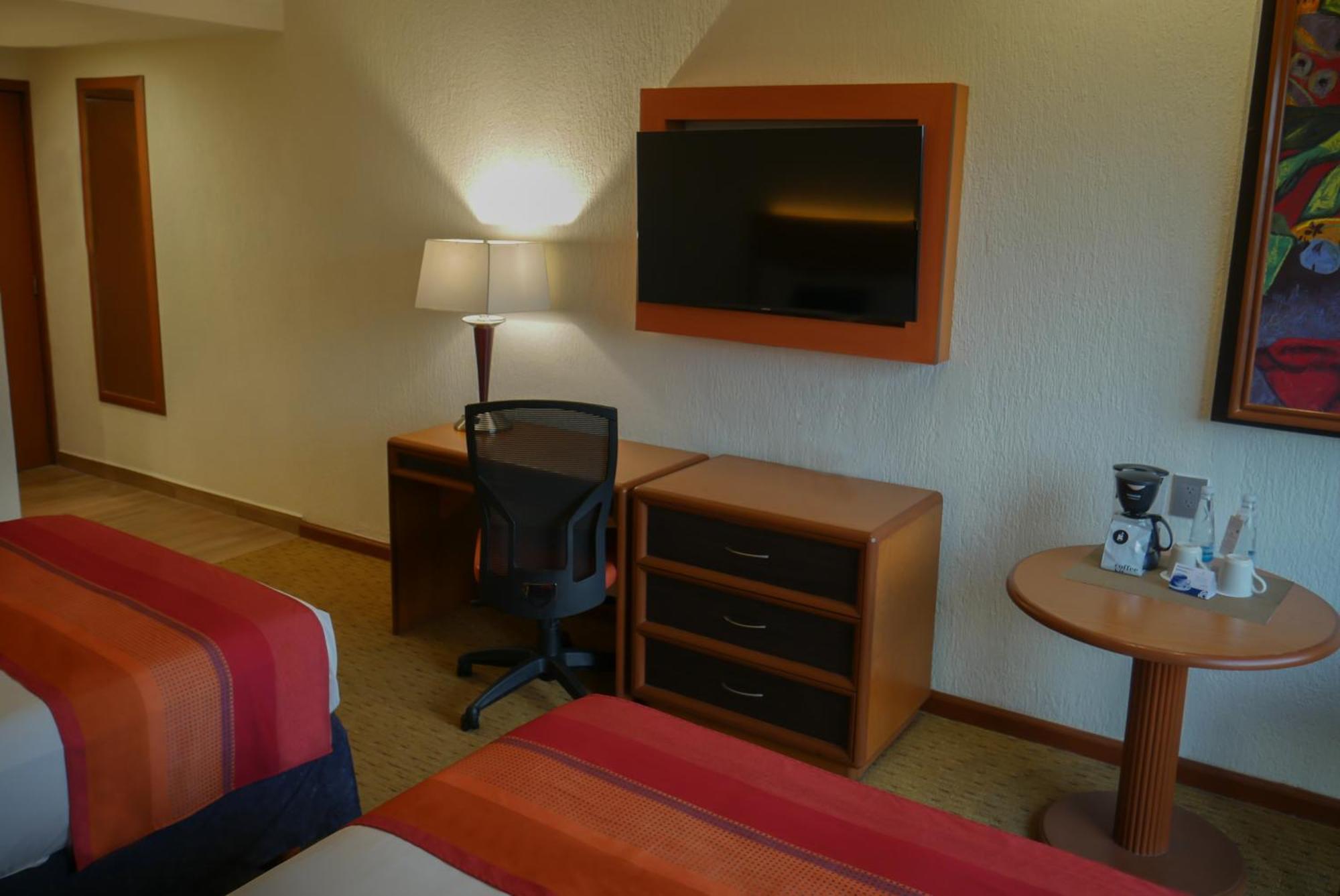 Hotel Guadalajara Plaza Expo Экстерьер фото
