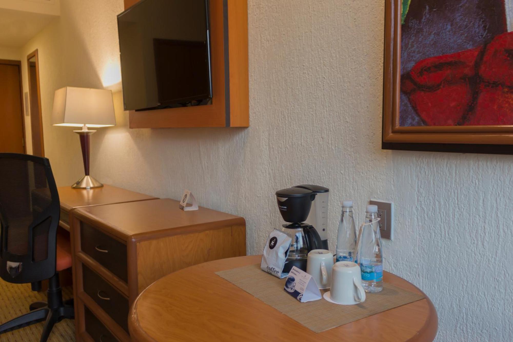 Hotel Guadalajara Plaza Expo Экстерьер фото
